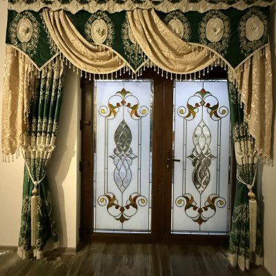 SET DRAPERIE CATIFEA  3D  BRODATĂ , VERDE CU CREM.                                              Cod  Produs : 54689