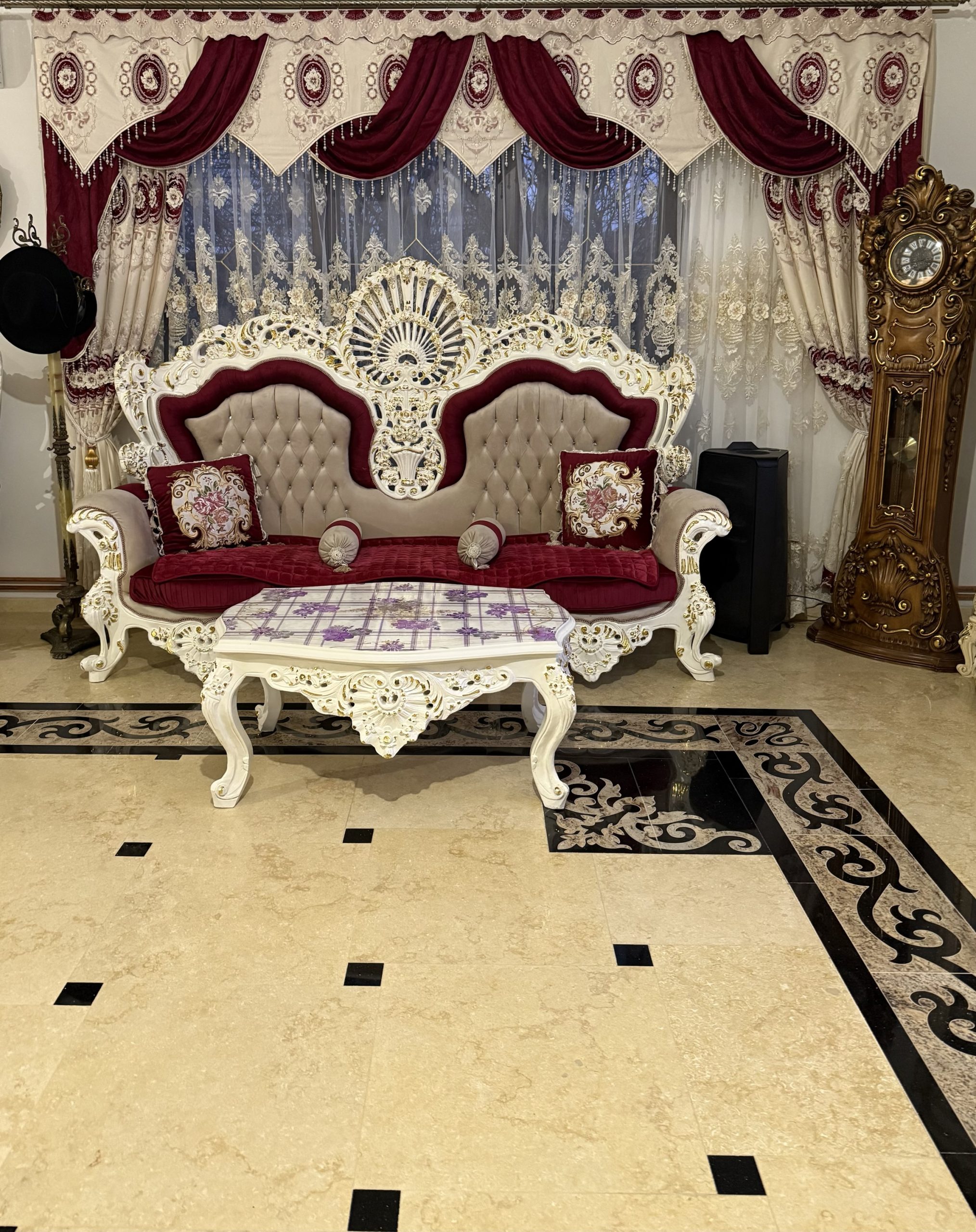 SET DRAPERIE CATIFEA 3D BRODATA, CREM CU VIȘIN , PERDEA 3D  TULL BRODATĂ CREM.                                               Cod  Produs: 76859