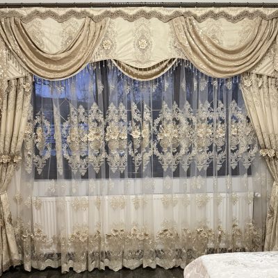 SET DRAPERIE CATIFEA 3D , CREM CU CAPUCCINO , PERDEA 3D BRODATĂ.           Cod   Produs: 3222