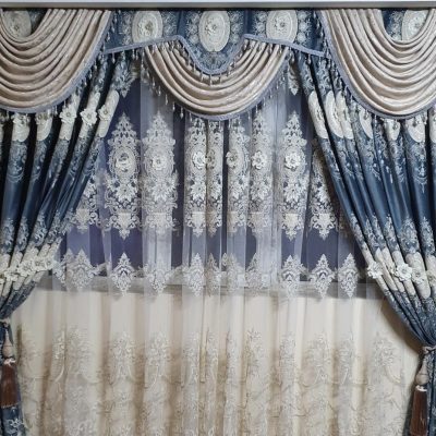 SET DRAPERIE CATIFEA 3 D ALBASTRU CU CREM, PERDEA 3D TULL BRODATĂ.       Cod  Produs: 4444