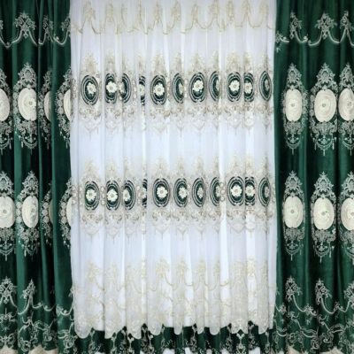 SET DRAPERIE CATIFEA 3D BRODATĂ , VERDE CU CREM, PERDEA  3D TULL BRODATĂ  CREM.                                                         Cod  Produs: 89000