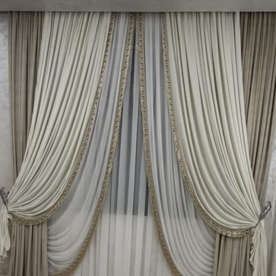 SET DRAPERIE CATIFEA  CULOARE CREM DESCHIS CU ALB, PERDEA TRIPLUVOAL ALB.                                                           Cod  Produs: 3424