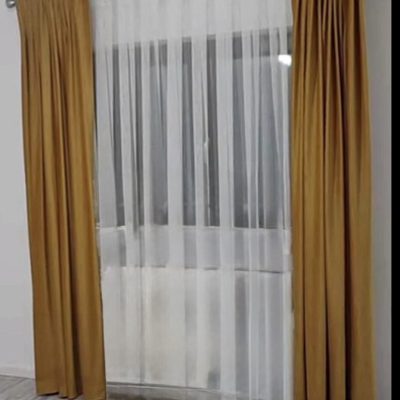 SET DRAPERIE CATIFEA CULOARE MUȘTAR, PERDEA TRIPLUVOAL ALB.                                    Cod. Produs: 07676