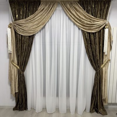 SET DRAPERIE CATIFEA INSERȚII AURII, CULOAREA MARO CU BEJ, PERDEA TRIPLUVOAL ALB.                             Cod. Produs:4432