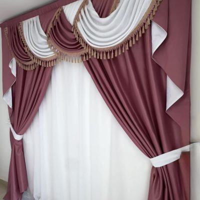 SET  DRAPERIE  CATIFEA, CULOARE  ALB  CU  ROZ PUDRAT,PERDEA TRIPLUVOAL ALB.                                                          Cod.  Produs: 807211