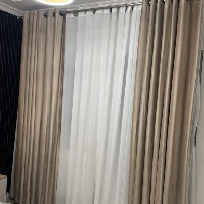 SET DRAPERIE CATIFEA  CULOARE BEJ, PERDEA TRIPLUVOAL ALB.                              Cod. Produs: 666