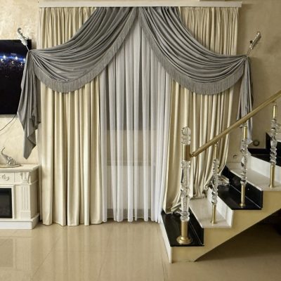 SET DRAPERIE CATIFEA, CULOARE GRI DESCHIS CU BEJ, PERDEA TRIPLUVOAL ALB.      Cod. Produs:291165