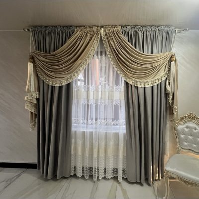 SET DRAPERIE CATIFEA , CULOARE GRI DESCHIS CU BEJ, PERDEA TULL BRODATĂ.          Cod. Produs: 219576