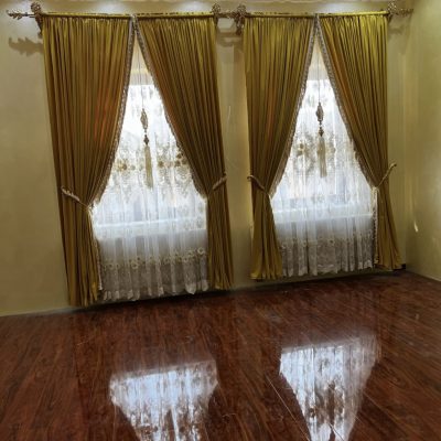 SET DRAPERIE CATIFEA  CULOARE GALBEN, PERDEA 3D TULL BRODATĂ CREM.                Cod. Produs:31842