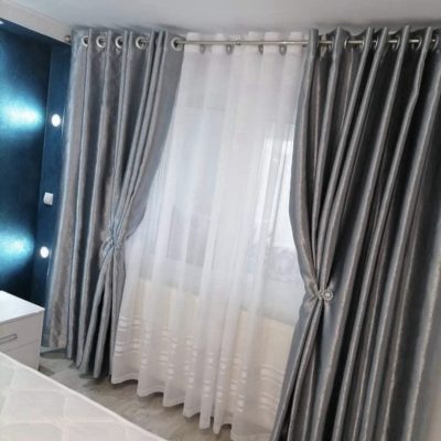 SET DRAPERIE CATIFEA  CULOARE GRI DESCHIS, PERDEA TRIPLUVOAL ALB .         Cod.  Produs:742997