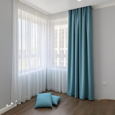 SET DRAPERIE  CATIFEA CULOARE TURCOAZ DESCHIS , PERDEA TRIPLUVOAL ALB.