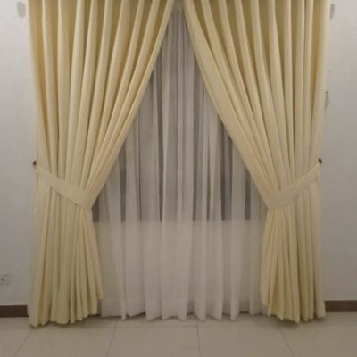 SET  DRAPERIE  CATIFEA  CULOARE  CREM UNT PERDEA TRIPLUVOAL ALB .                                     Cod.   Produs:503988