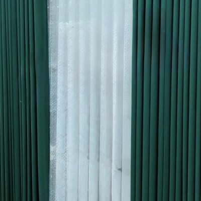 DRAPERIE  CATIFEA  CULOARE VERDE SMARALD,  PERDEA  TULL BRODAT ALB.            Cod.  Produs: 7292644