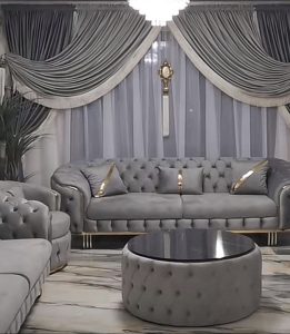 Draperie din catifea moale cu perdea tripluvoal albă. Material de calitate, aspect elegant pentru living sau dormitor. Se spală la 30°C, se calcă ușor.