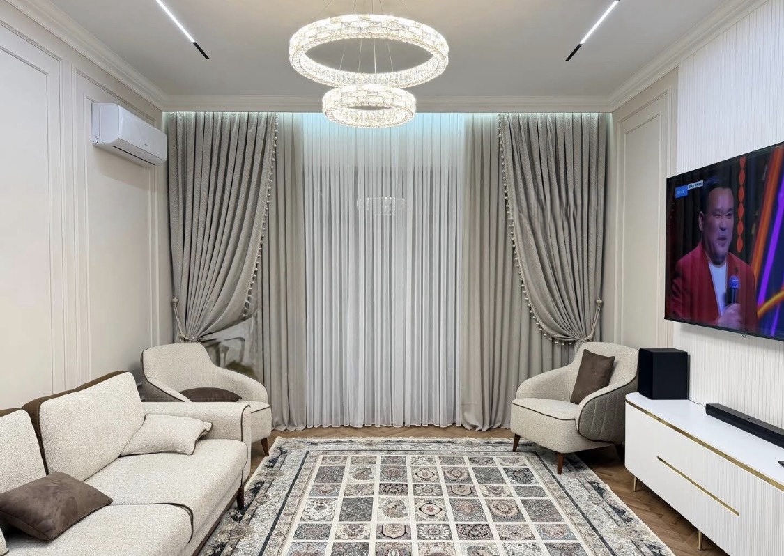 DRAPERIE CATIFEA CULOARE GRI OȚEL, PERDEA TRIPLUVOAL ALB.                                Cod. Produs: 810382