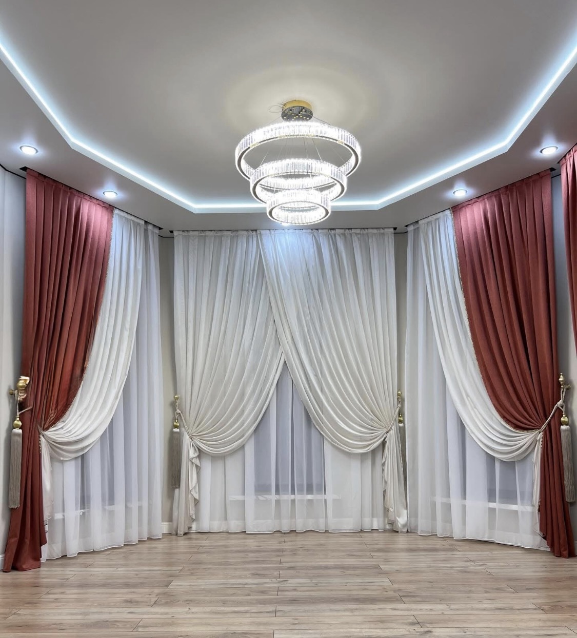 DRAPERIE CATIFE CULOARE CAMARIZIU ,CU ALB , PERDEA TRIPLUVOAL ALB.                               Cod: Produs.219550