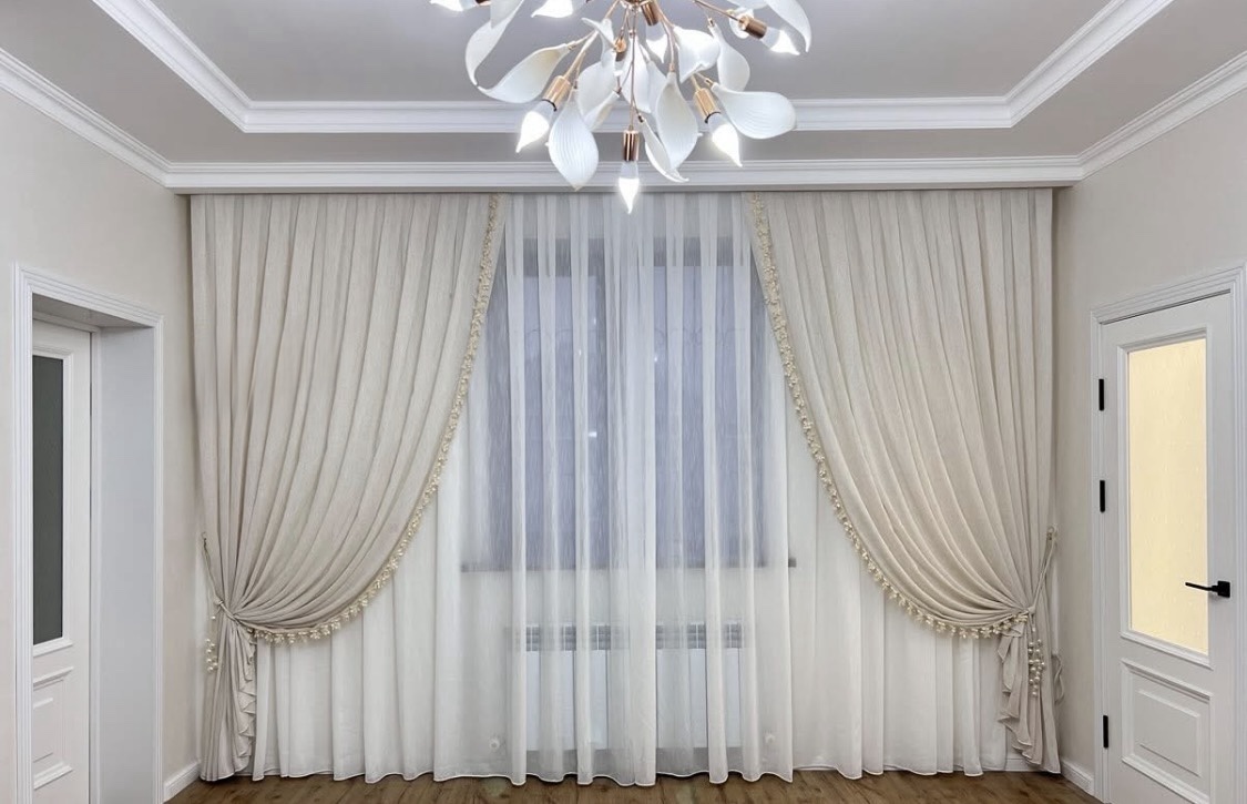 DRAPERIE CATIFEA CULOARE CREM, PERDEA TRIPLUVOAL ALB. Cod: Produs. 32516
