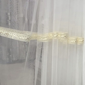 Perdea tull brodată pietricele catifea crem cu albastru. Cod produs: 501