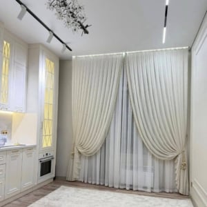 Draperii catifea albă + perdea tripluvoal albă. Cod produs: 219739