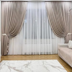 Draperii catifea crem închis + perdea tripluvoal albă. Cod produs: 218856