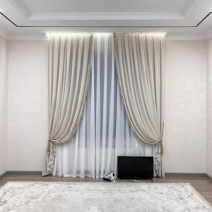 Draperii catifea crem + perdea tripluvoal albă. Cod produs: 321897