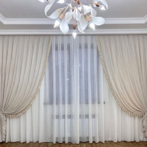 Draperii catifea crem + perdea tripluvoal albă. Cod produs: 32516